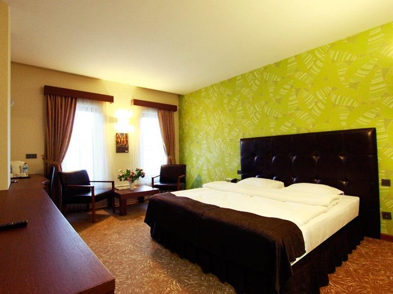 Highway Otel Elmalık Екстериор снимка