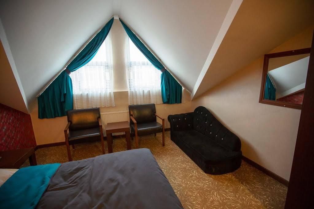 Highway Otel Elmalık Екстериор снимка