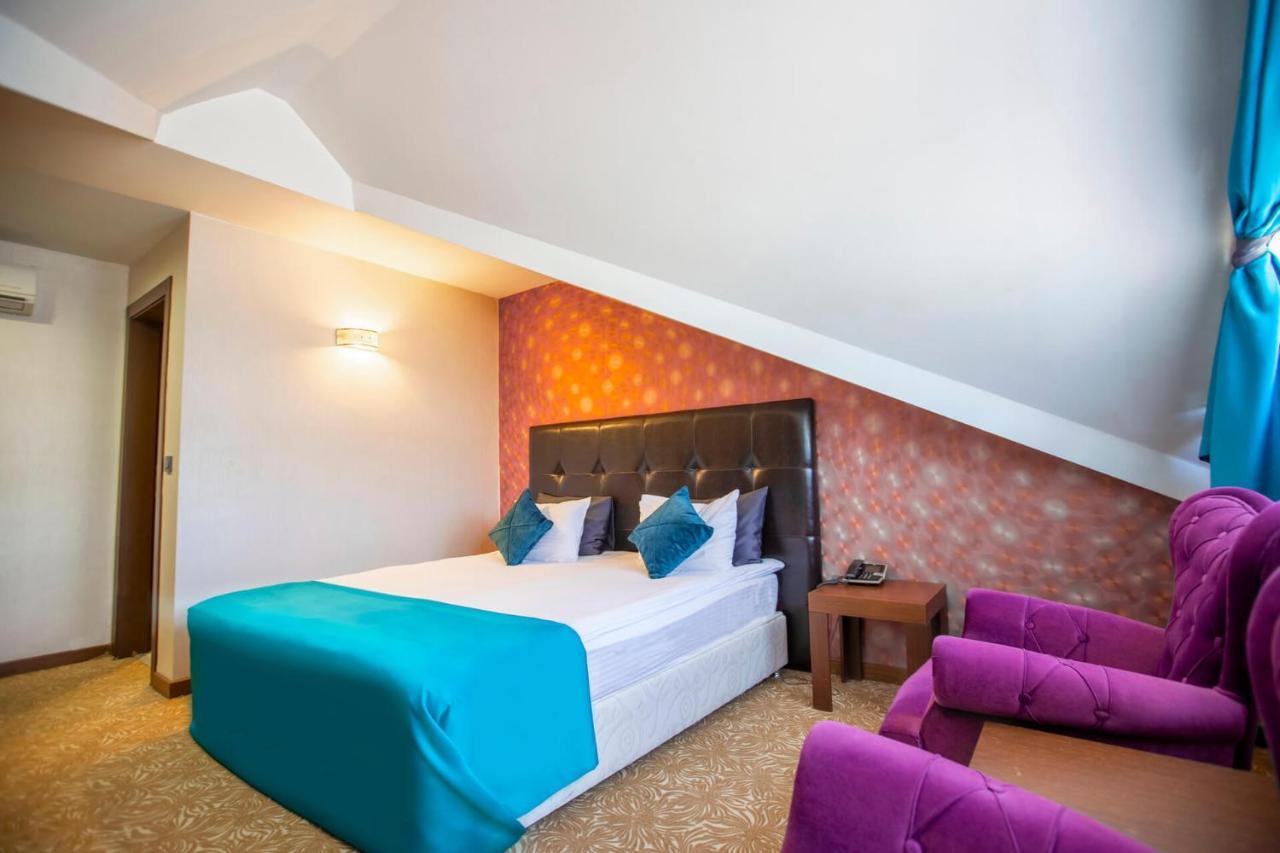 Highway Otel Elmalık Екстериор снимка