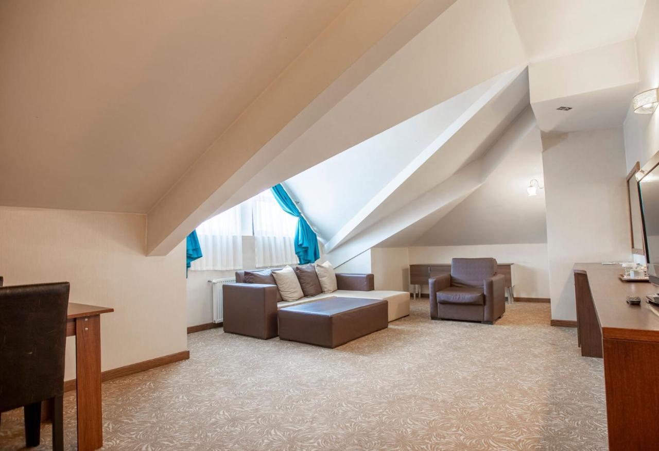 Highway Otel Elmalık Екстериор снимка