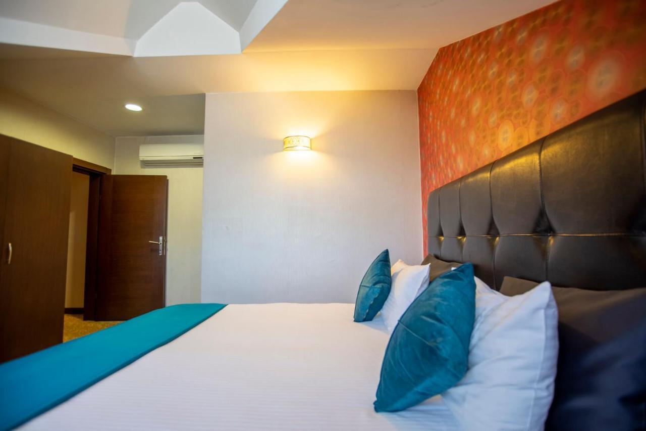 Highway Otel Elmalık Екстериор снимка