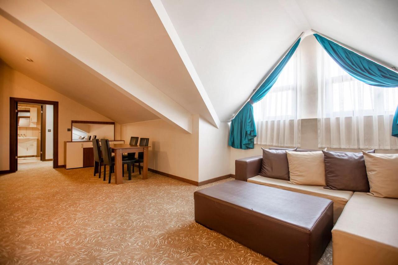 Highway Otel Elmalık Екстериор снимка