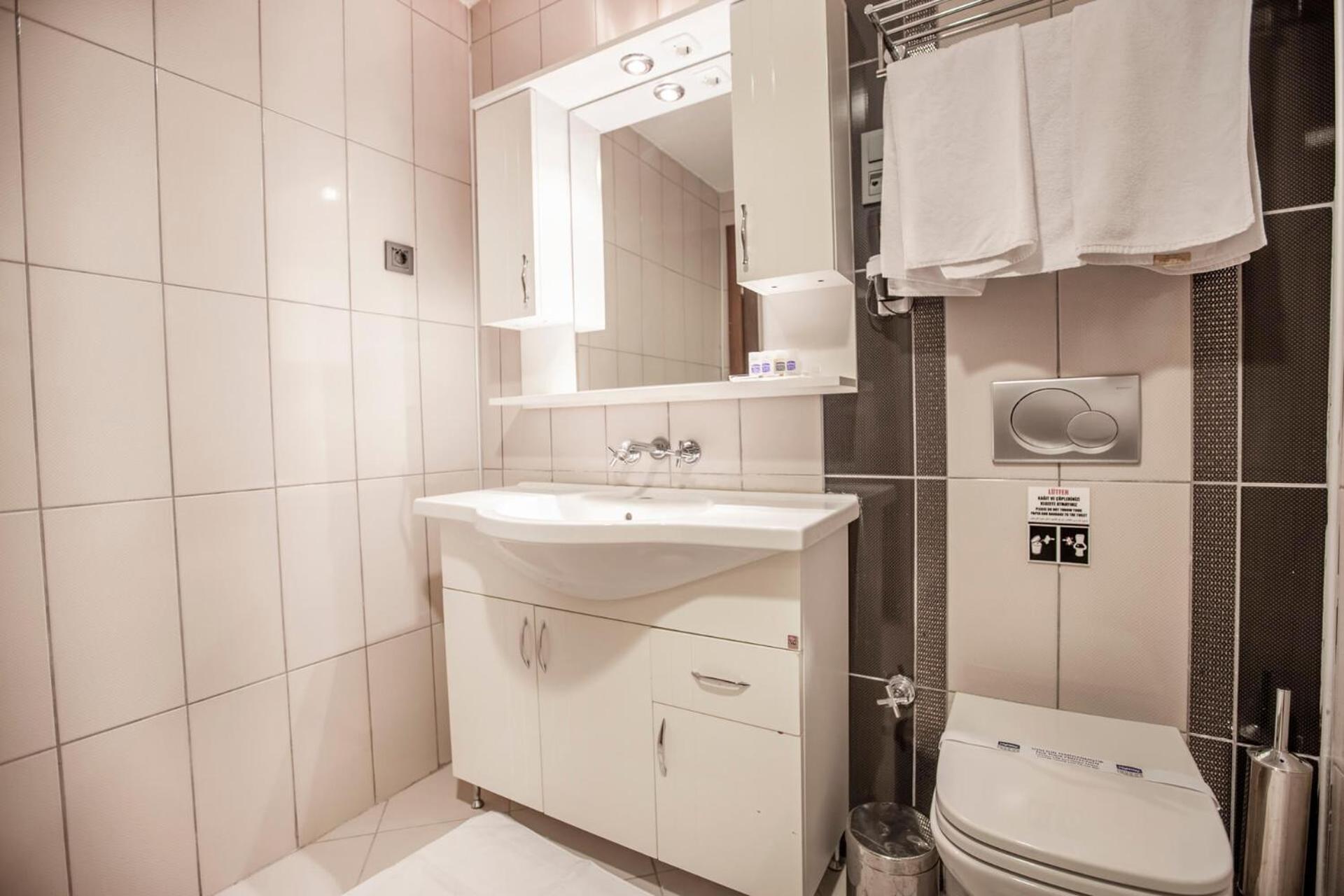 Highway Otel Elmalık Екстериор снимка