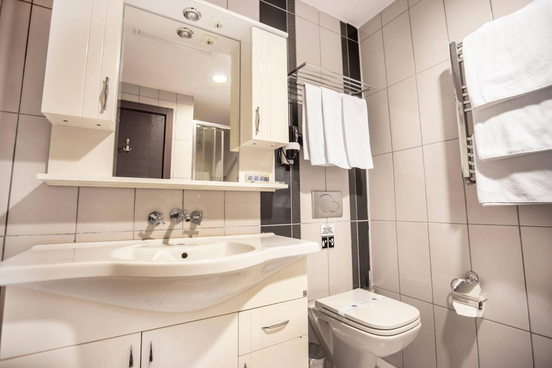 Highway Otel Elmalık Екстериор снимка