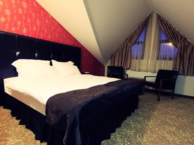 Highway Otel Elmalık Екстериор снимка