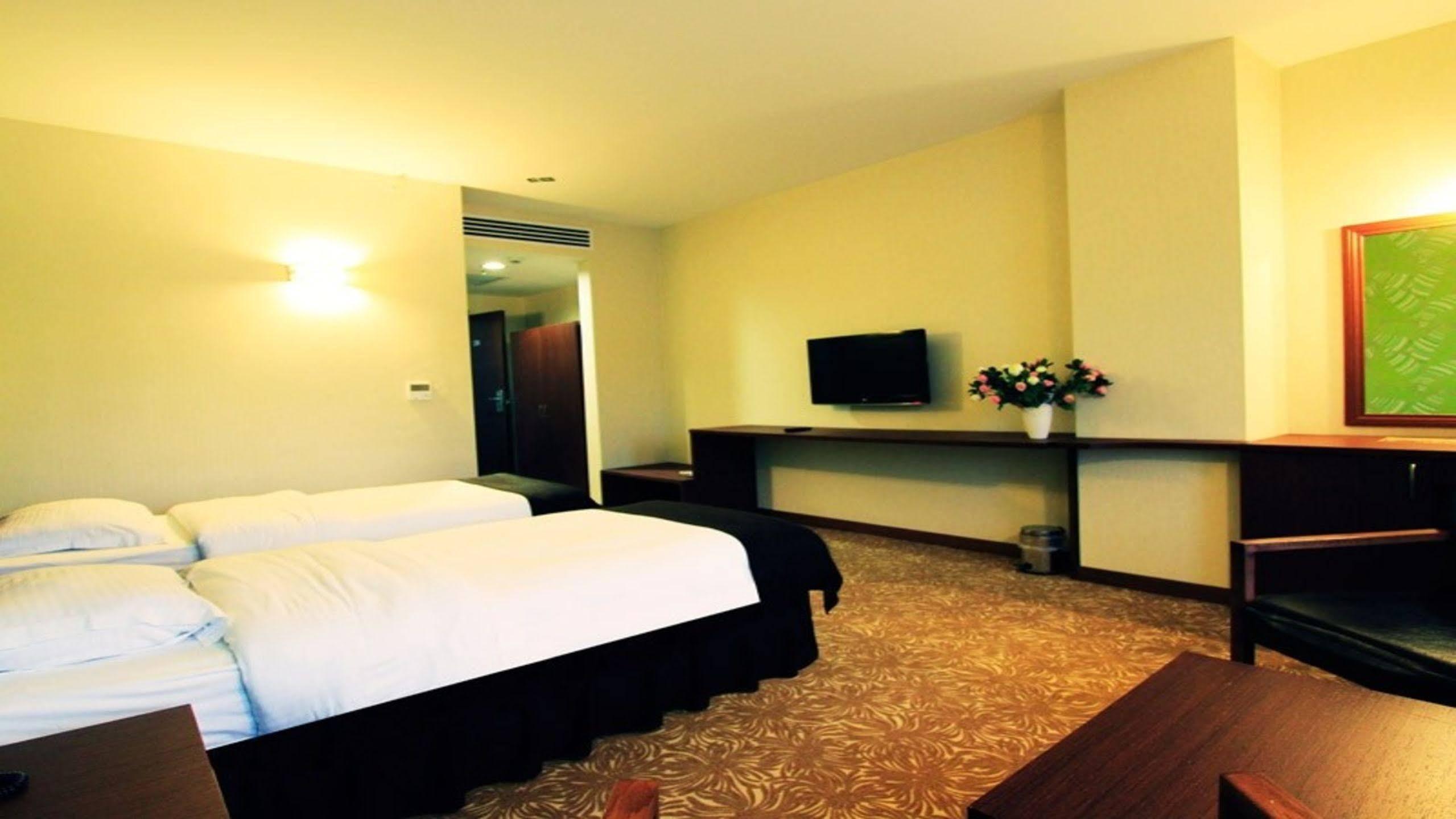 Highway Otel Elmalık Екстериор снимка