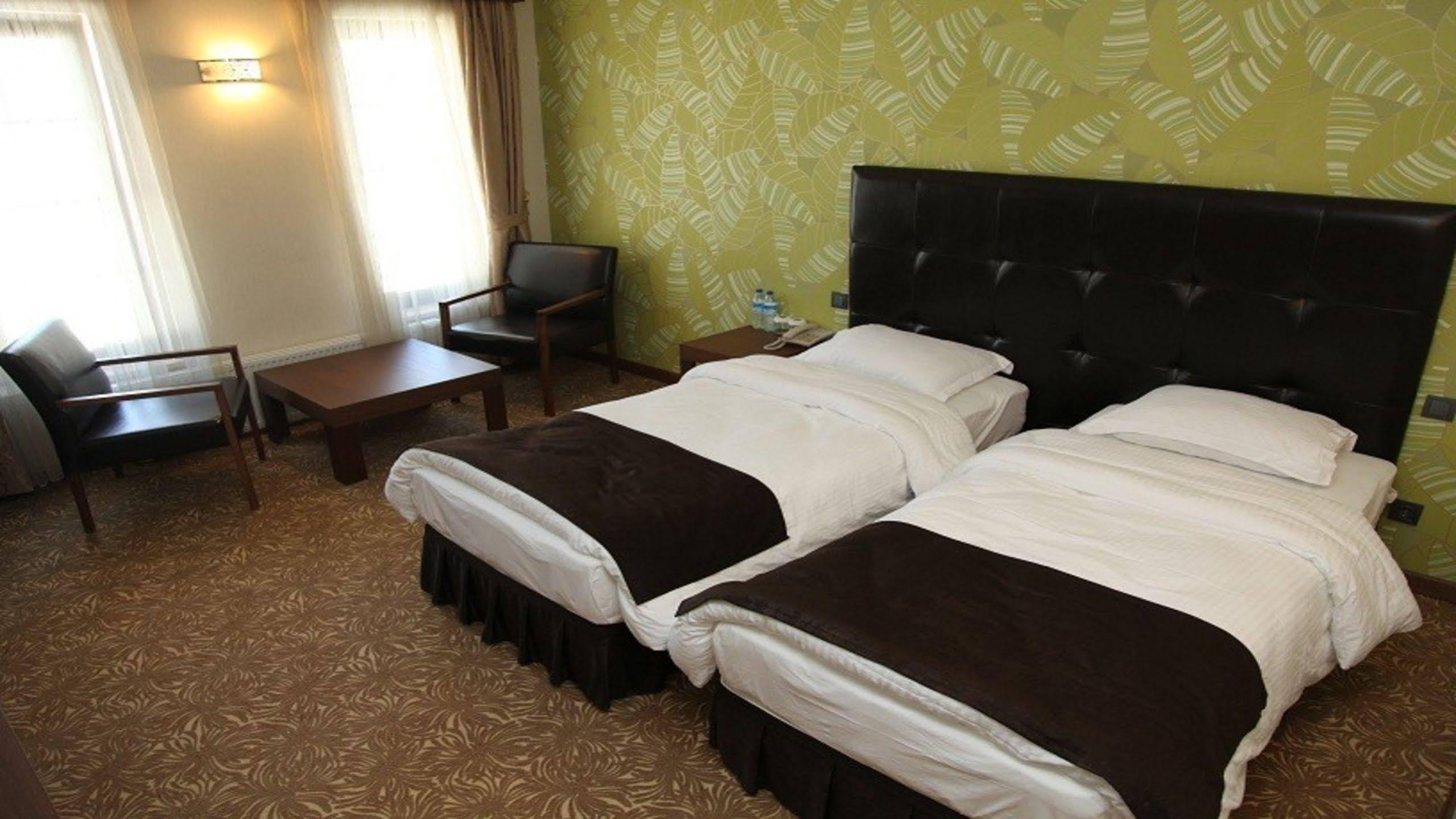 Highway Otel Elmalık Екстериор снимка